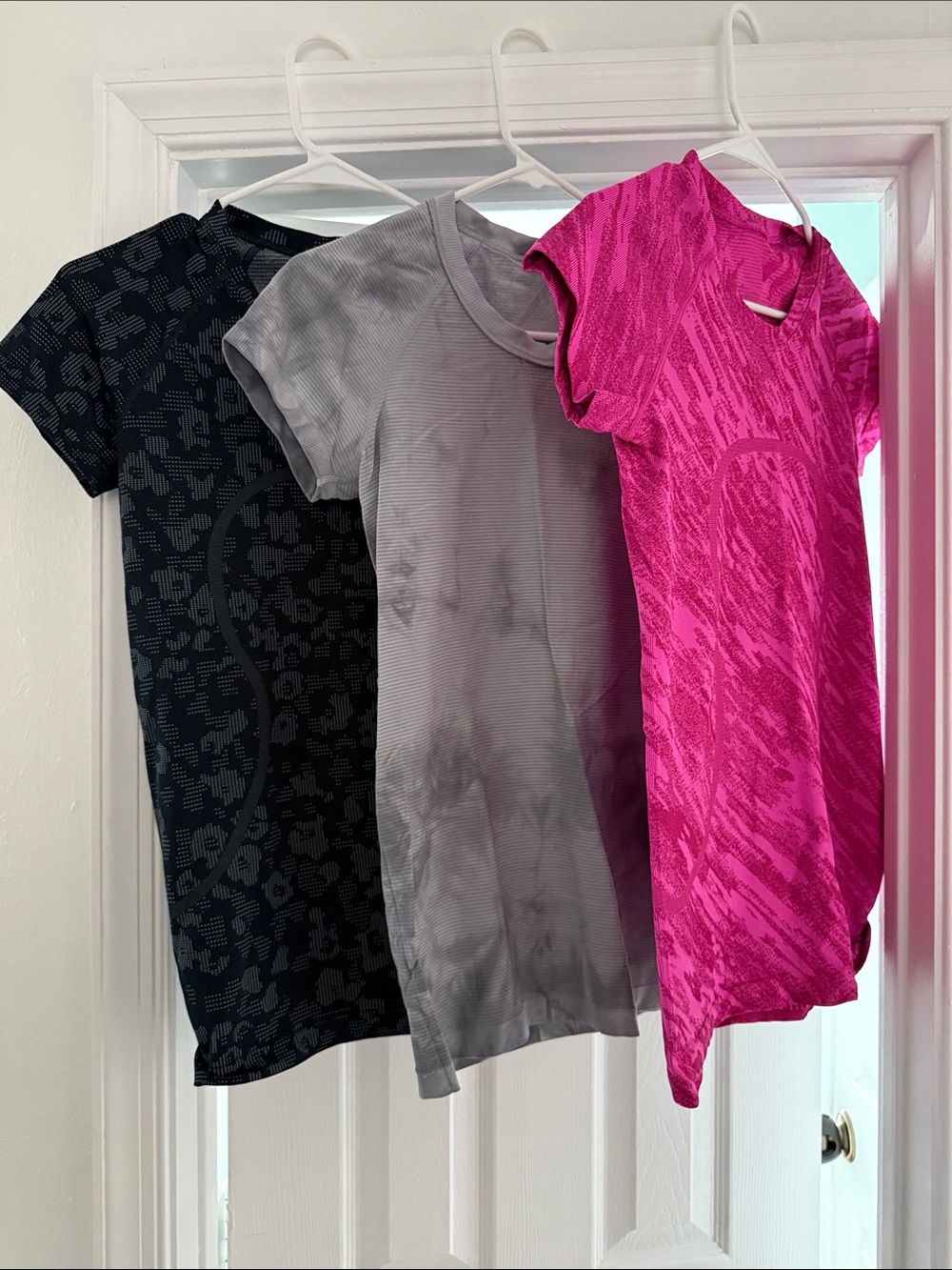 Lululemon workout top bundle (3)